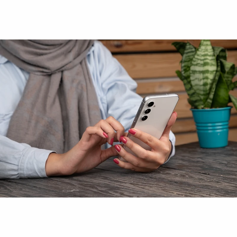 گوشی موبایل سامسونگ مدل Galaxy S23 FE دو سیم کارت ظرفیت 256 گیگابایت و رم 8 گیگابایت به همراه شارژر 25وات سامسونگ